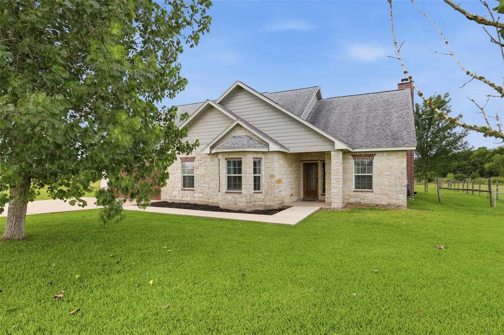 8295 County Rd 179, Richards