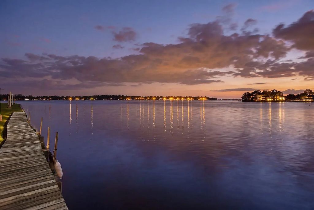 175 April Point Drive N, Conroe