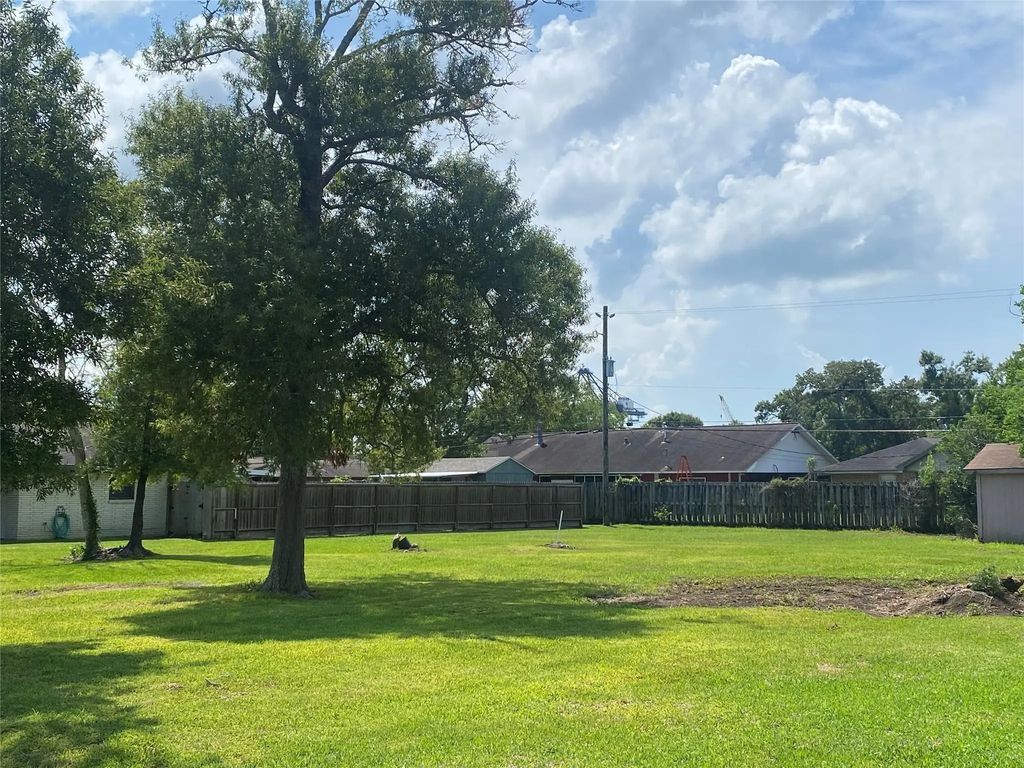 531 Shadylawn Avenue, Shoreacres