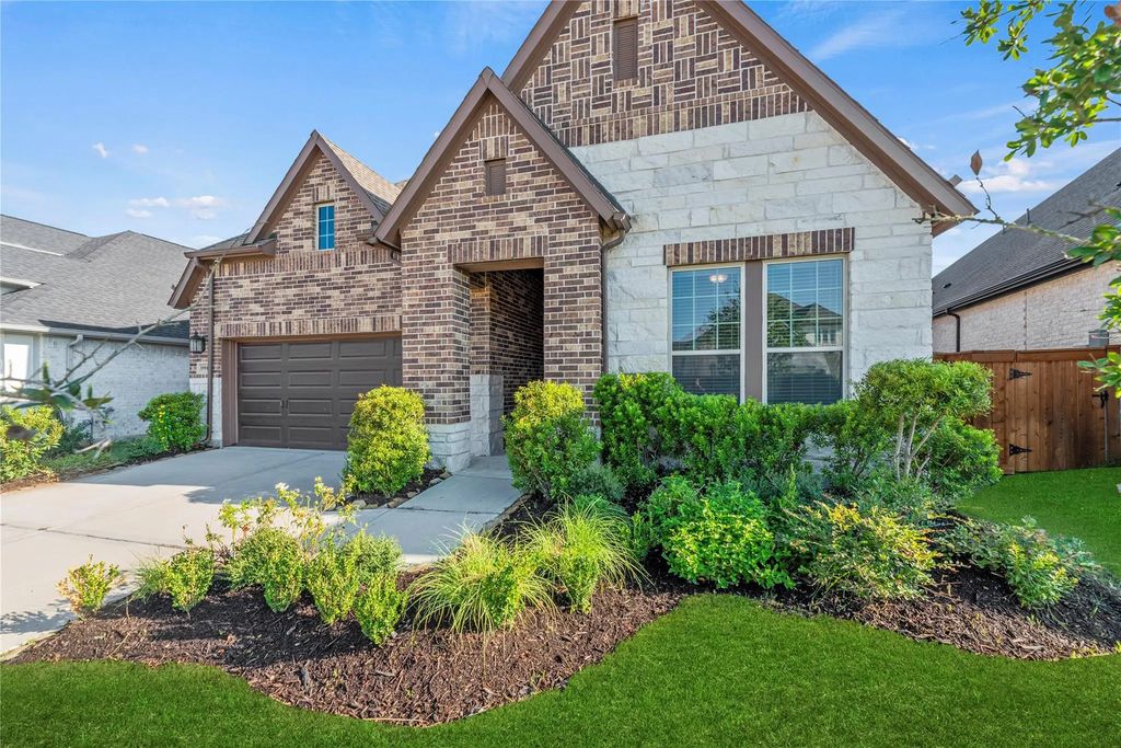 19914 Valentina Pointe Drive, Cypress