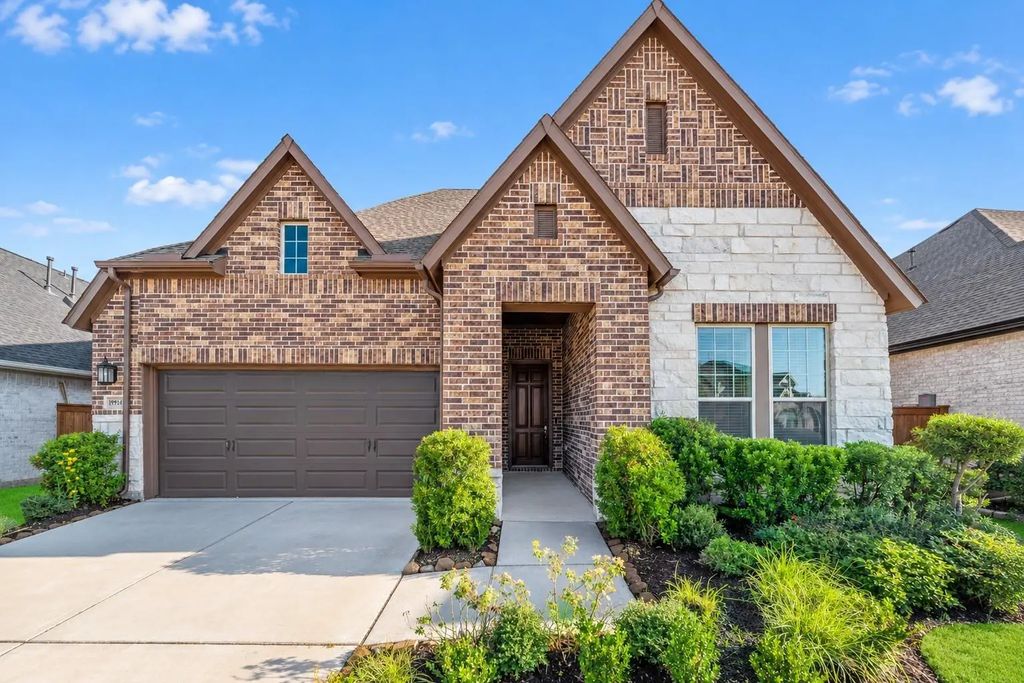 19914 Valentina Pointe Drive, Cypress