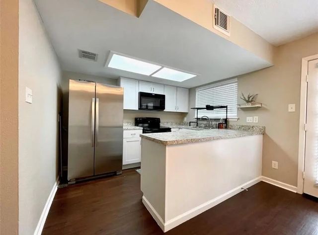 11525 Beechnut Street, Houston