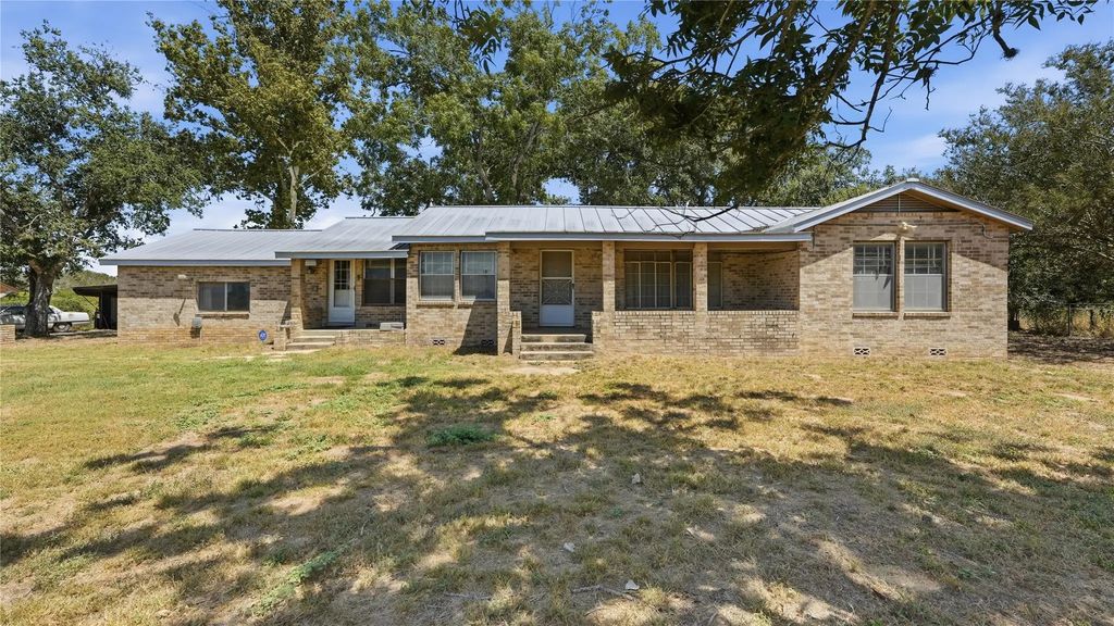 15510 Us Highway 87 W, Adkins