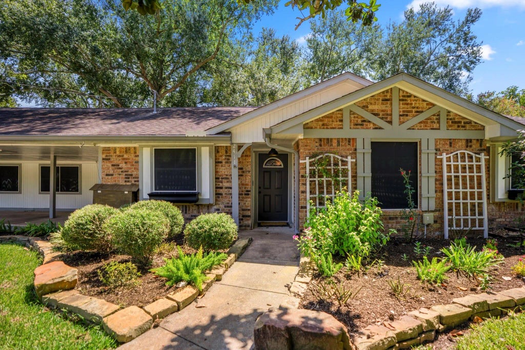 2411 Orange Street, Waller