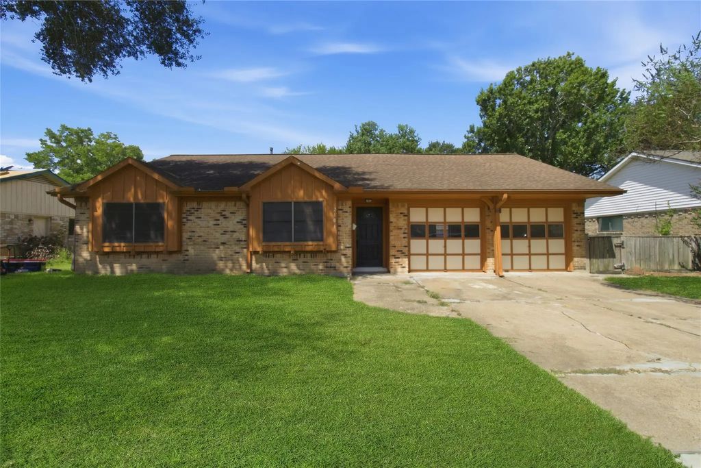 2106 Rose Rd, Pearland