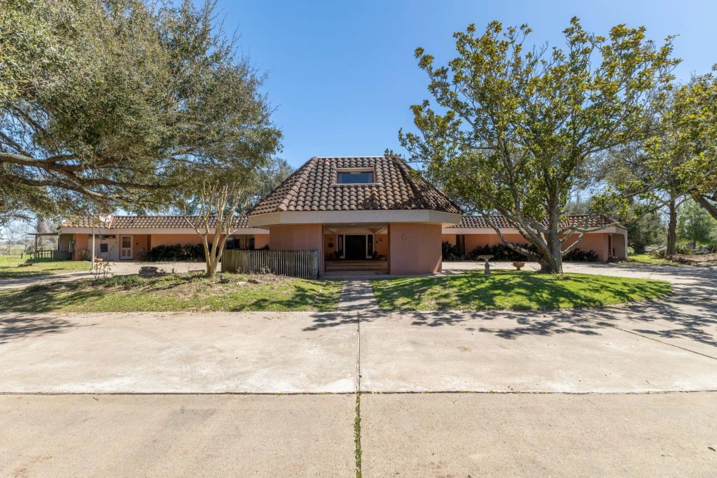 2009 Fm 950, Eagle Lake