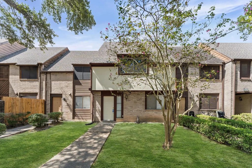 15627 Weldon Drive, Houston