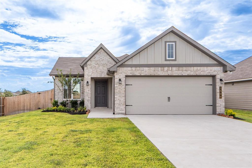 1500 Lake Ridge Drive, Brenham