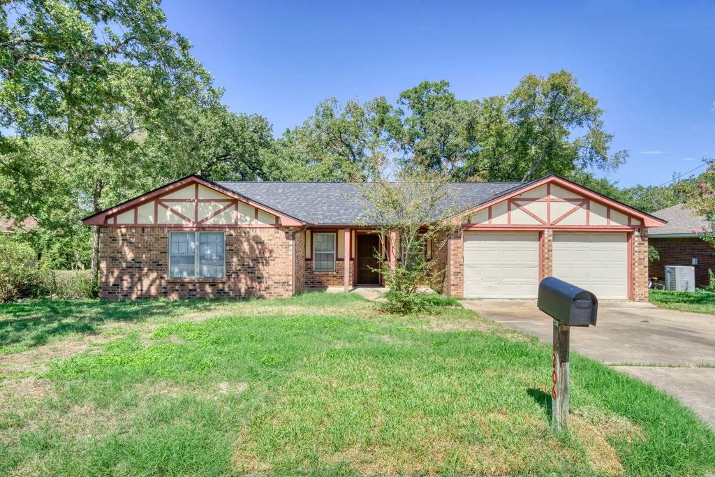 2206 Dewberry Lane, Bryan