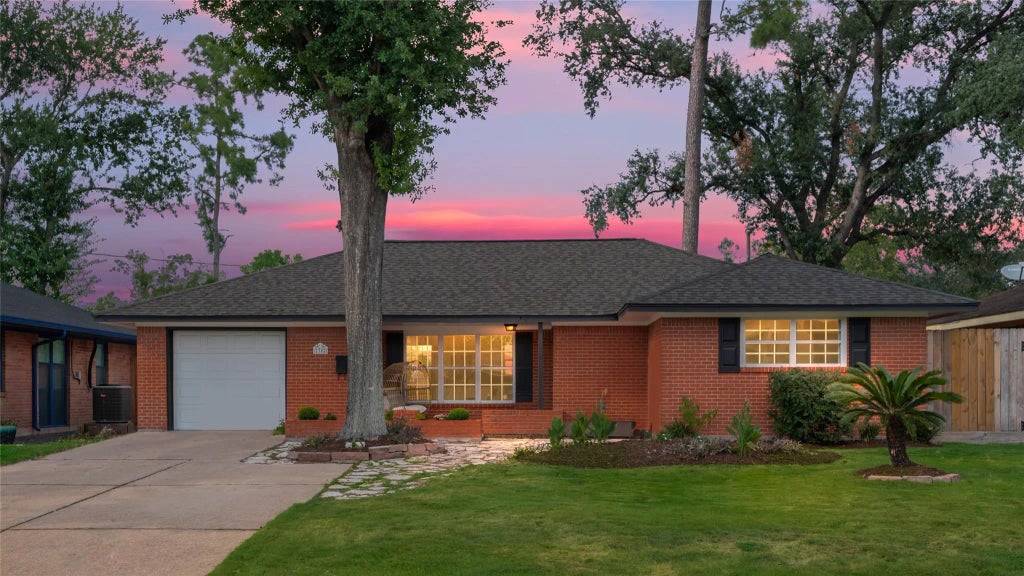 2302 Hewitt Drive, Houston