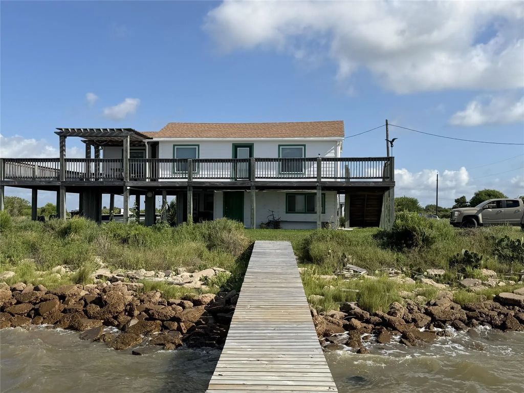 111 Dorsett Road, Palacios
