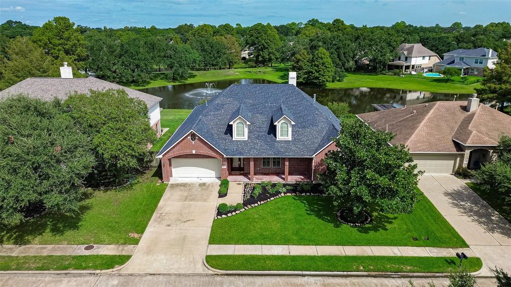 5956 Whispering Lakes Drive, Katy