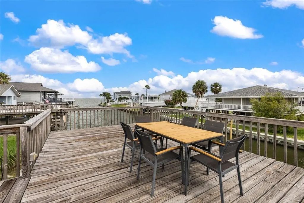 3719 Brewster Key, Galveston