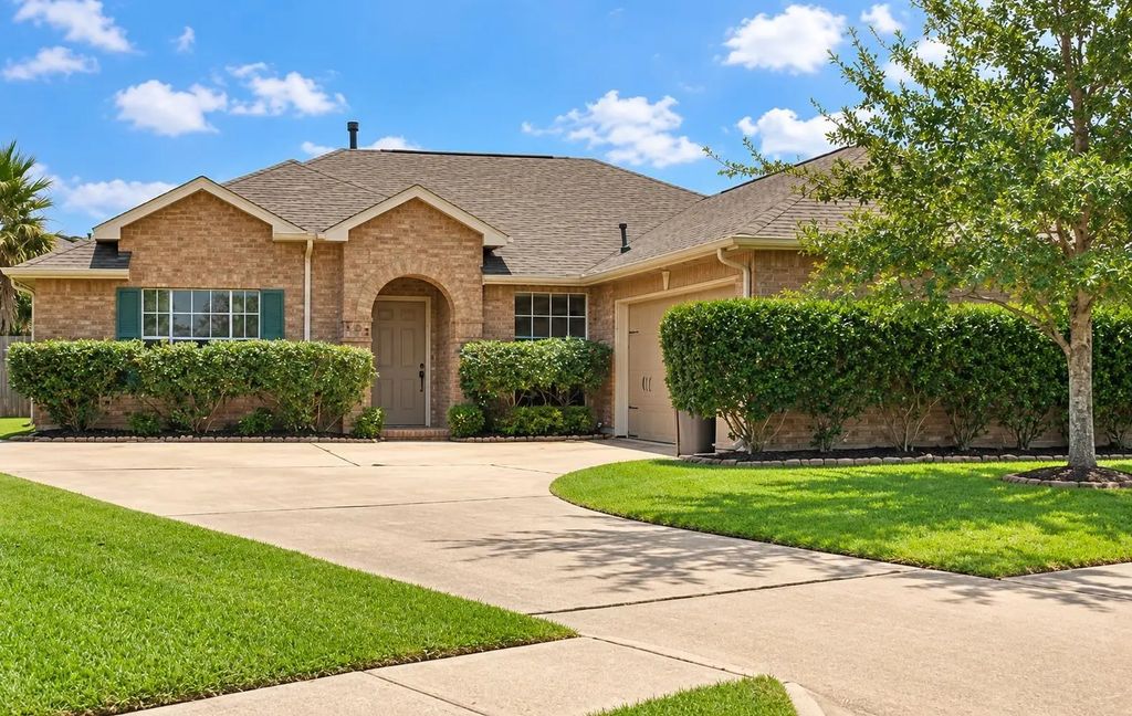 503 Oak Briar Drive, Kemah