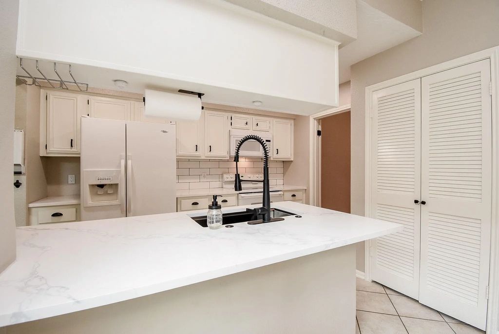 800 Country Place Drive 502, Houston