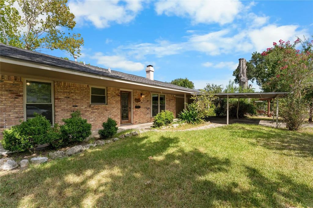 1911 Manila Lane, Houston