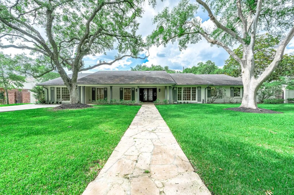 5702 Bayou Glen Road, Houston