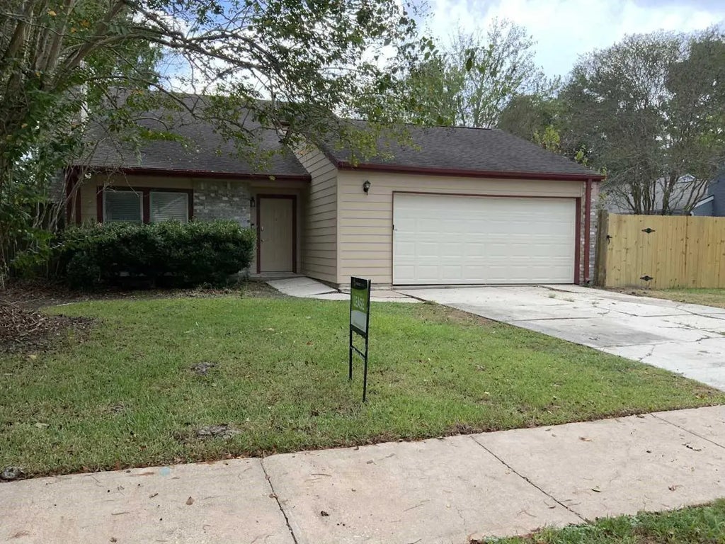 428 Gleneagles Drive, Friendswood