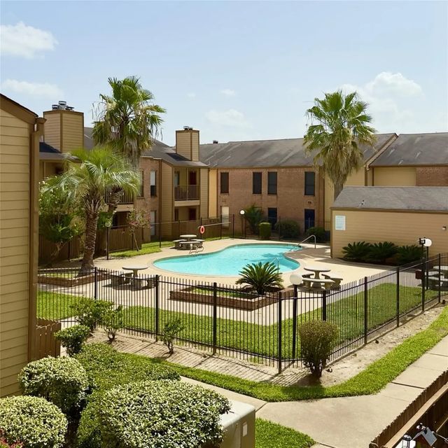 16111 Aspenglenn Drive 208, Houston