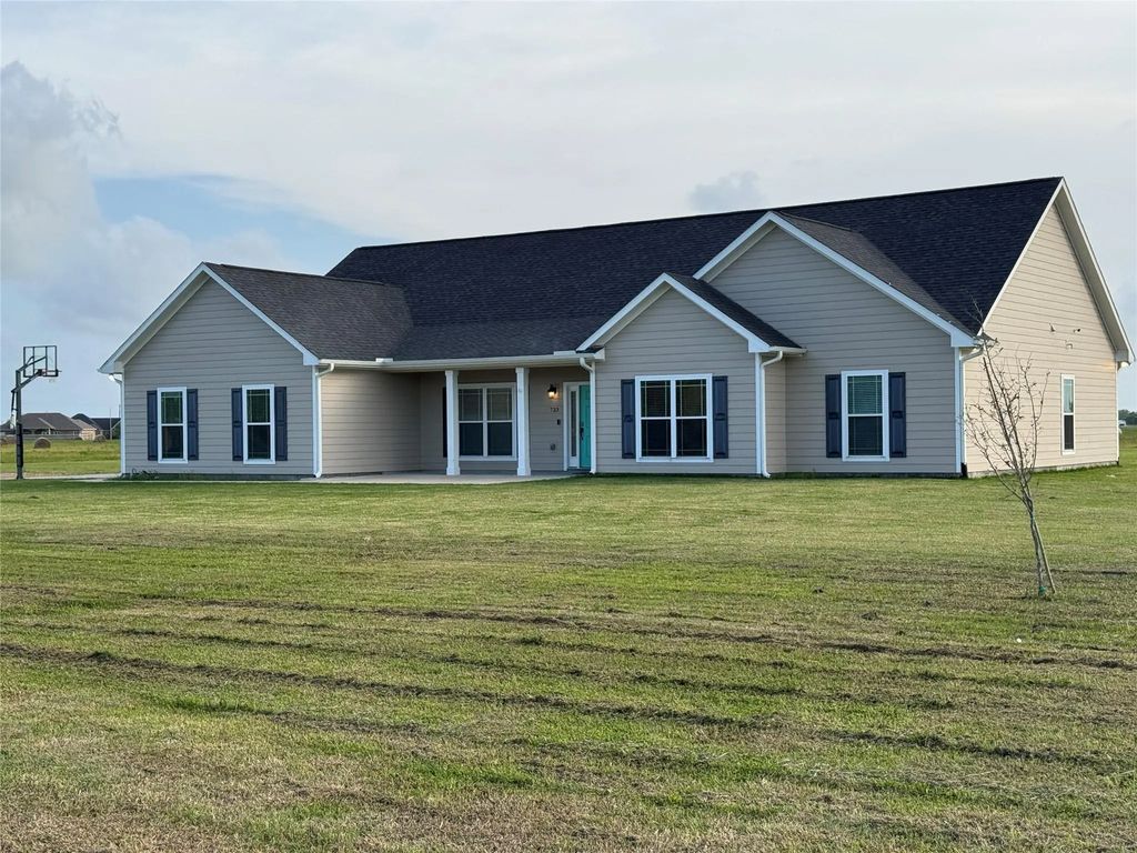 723 Sandy Corner Road, El Campo