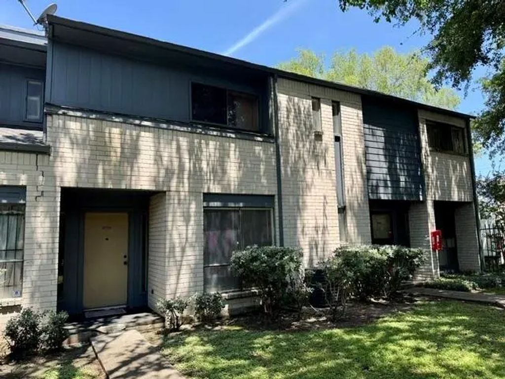 9102 Imogene Street B, Houston