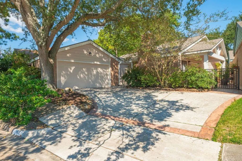 16811 Pinemoor Way, Houston