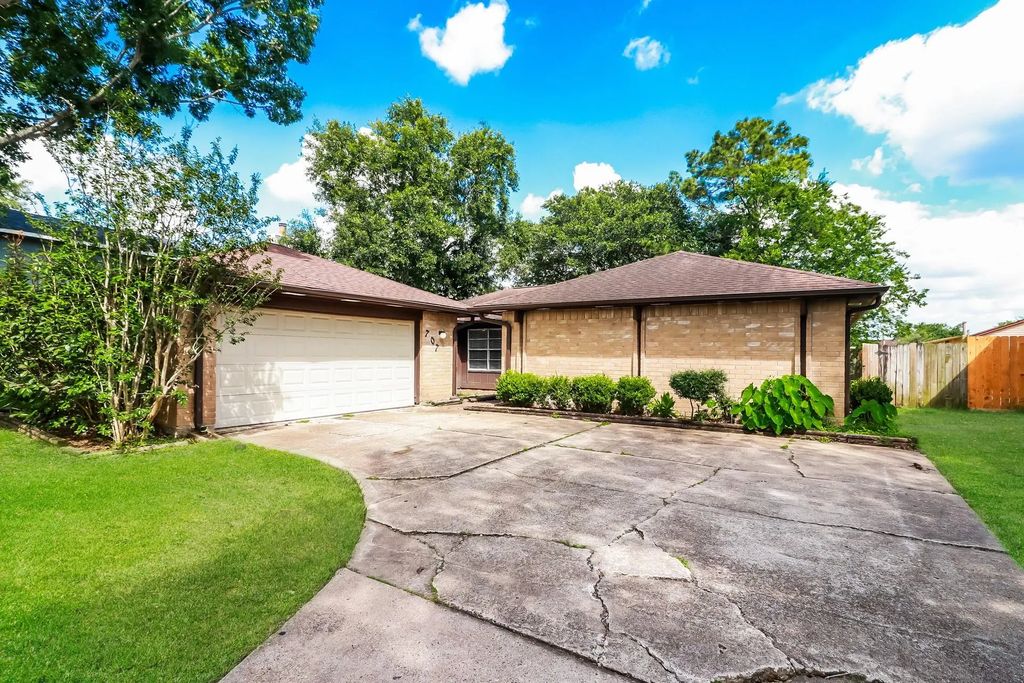 707 Brookford Drive, Missouri City