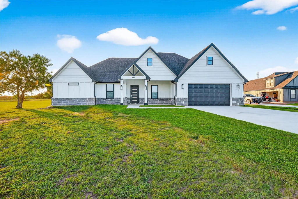 661 Angus Trail, Angleton