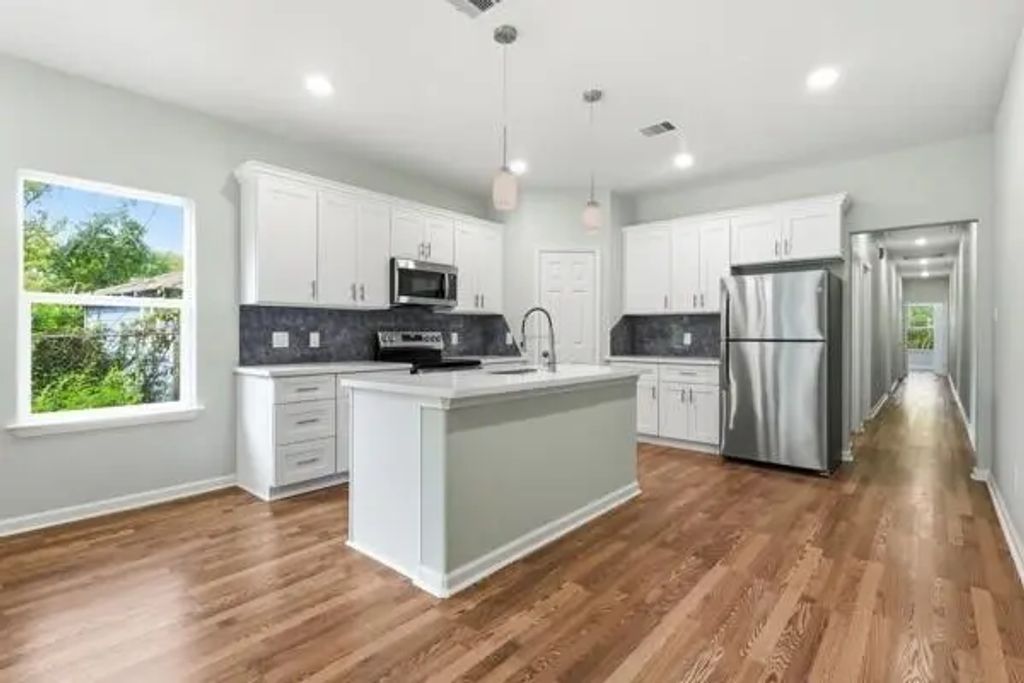 819 Junction Avenue A, Cleveland