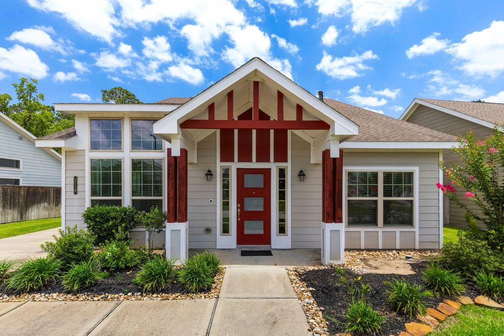 216 N Lynx Trail, Montgomery
