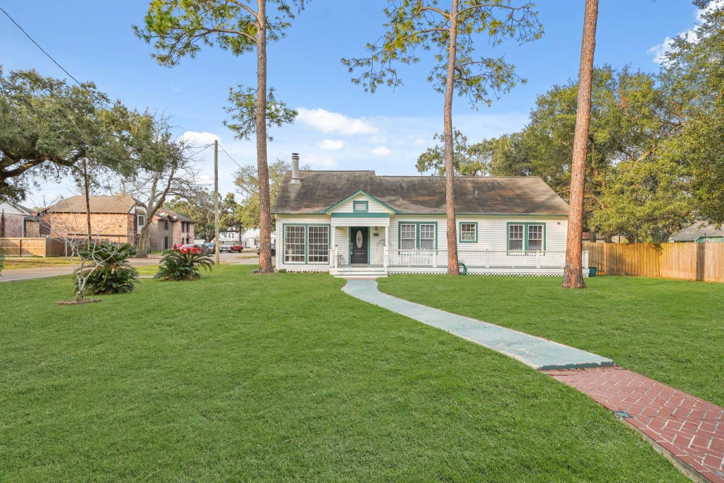 316 W Lang Street, Alvin