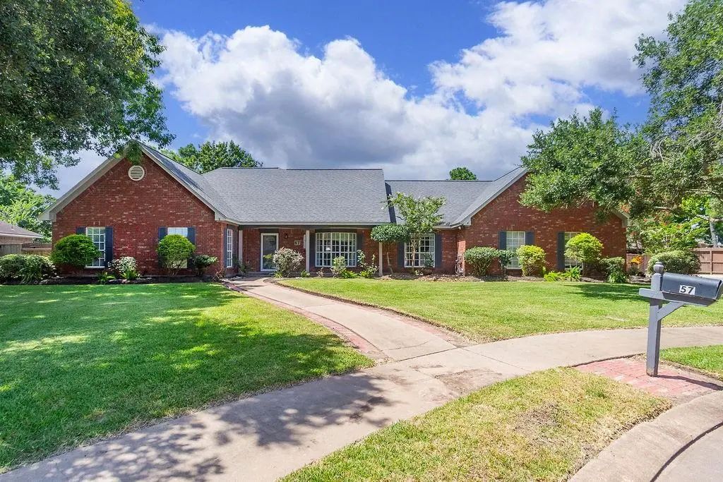 57 Silver Lace Court, Lake Jackson