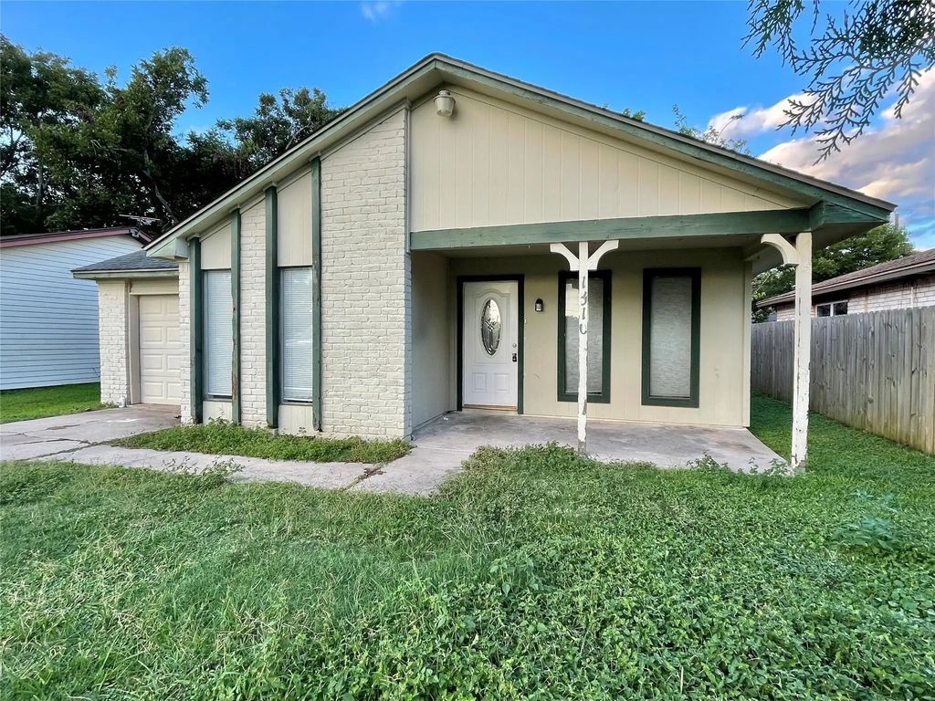 1510 N Avenue Q, Freeport
