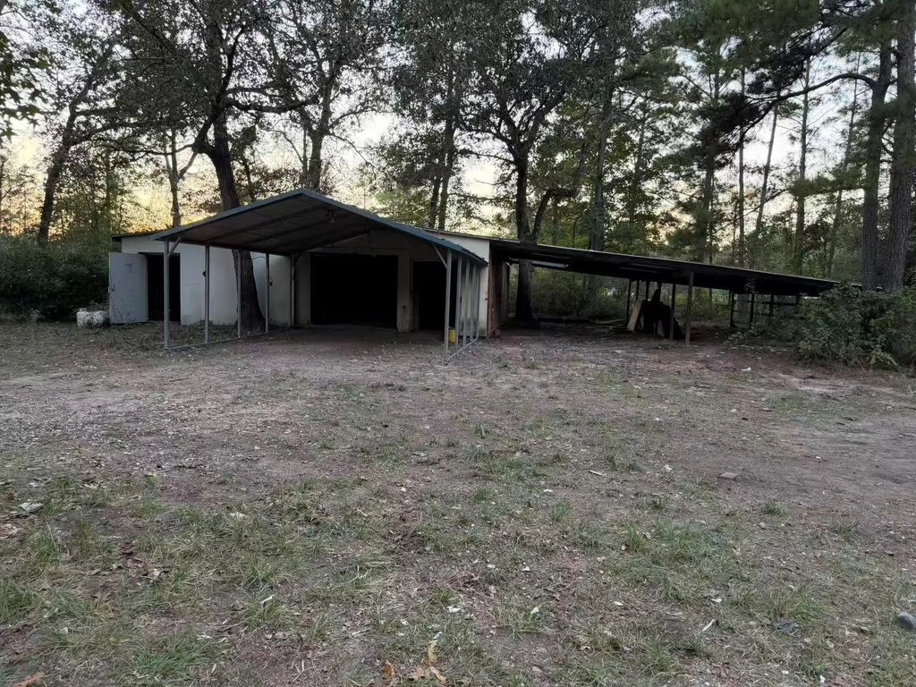 20392 Meadow Lake Road, Cleveland