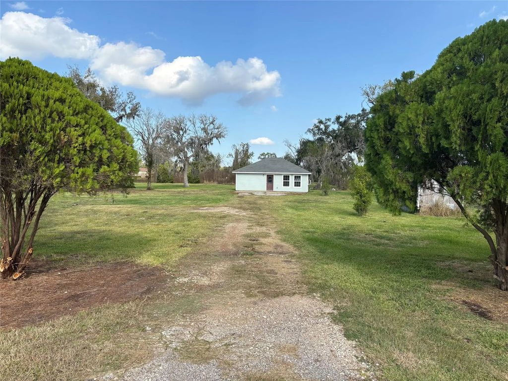 718 County Road 388, Brazoria