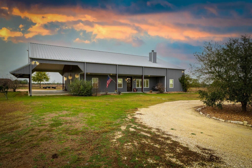 1138 Creekside Lane, Weimar