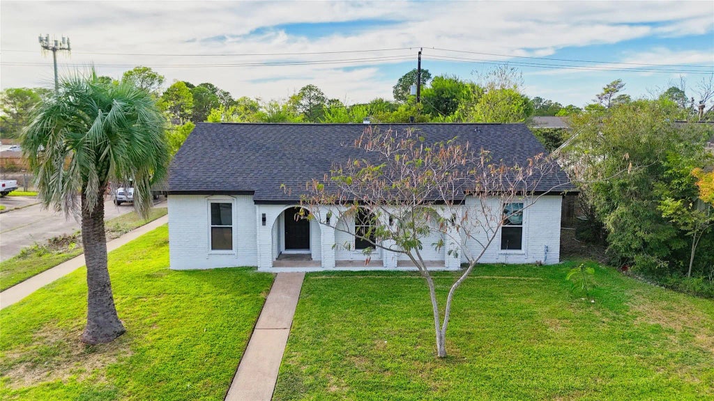 8114 Pella Drive, Houston