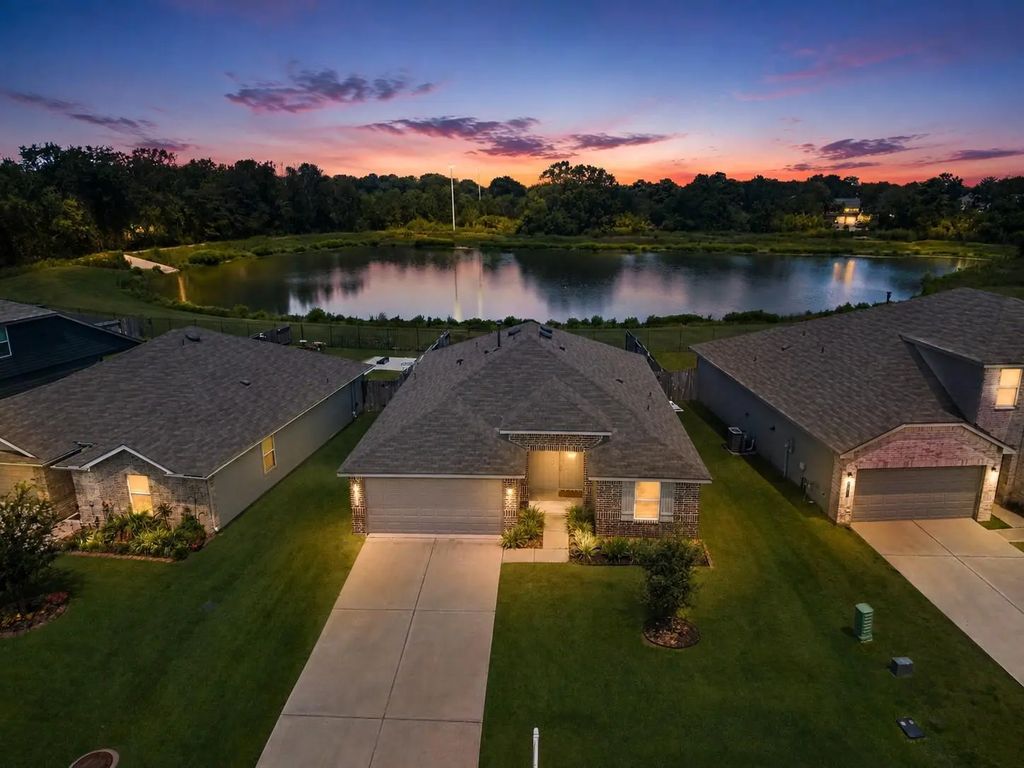 12828 Water Dive Court, Willis