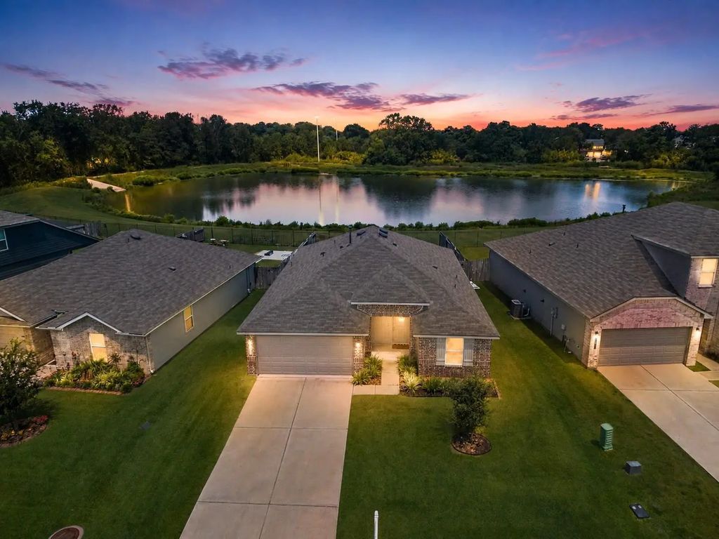 12828 Water Dive Court, Willis