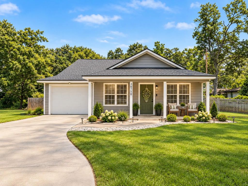 26750 Lazy Lane, Magnolia