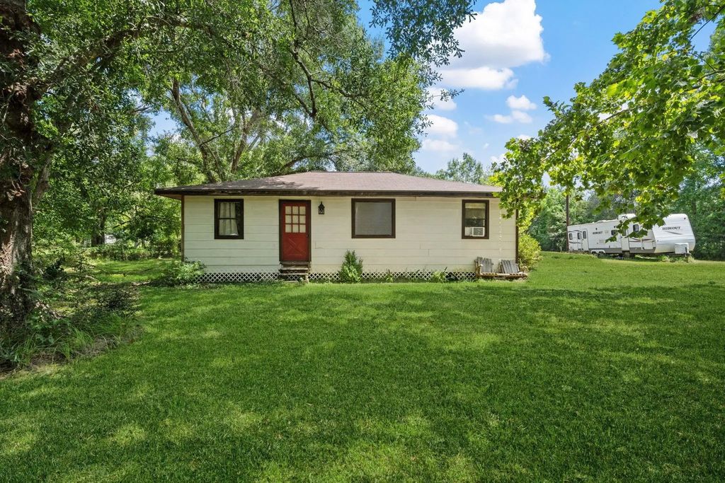 298 County Road 2197, Cleveland