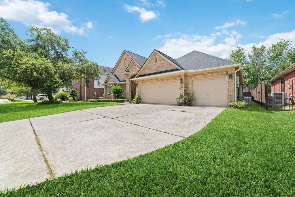 3214 E Cedar Hollow Drive, Pearland