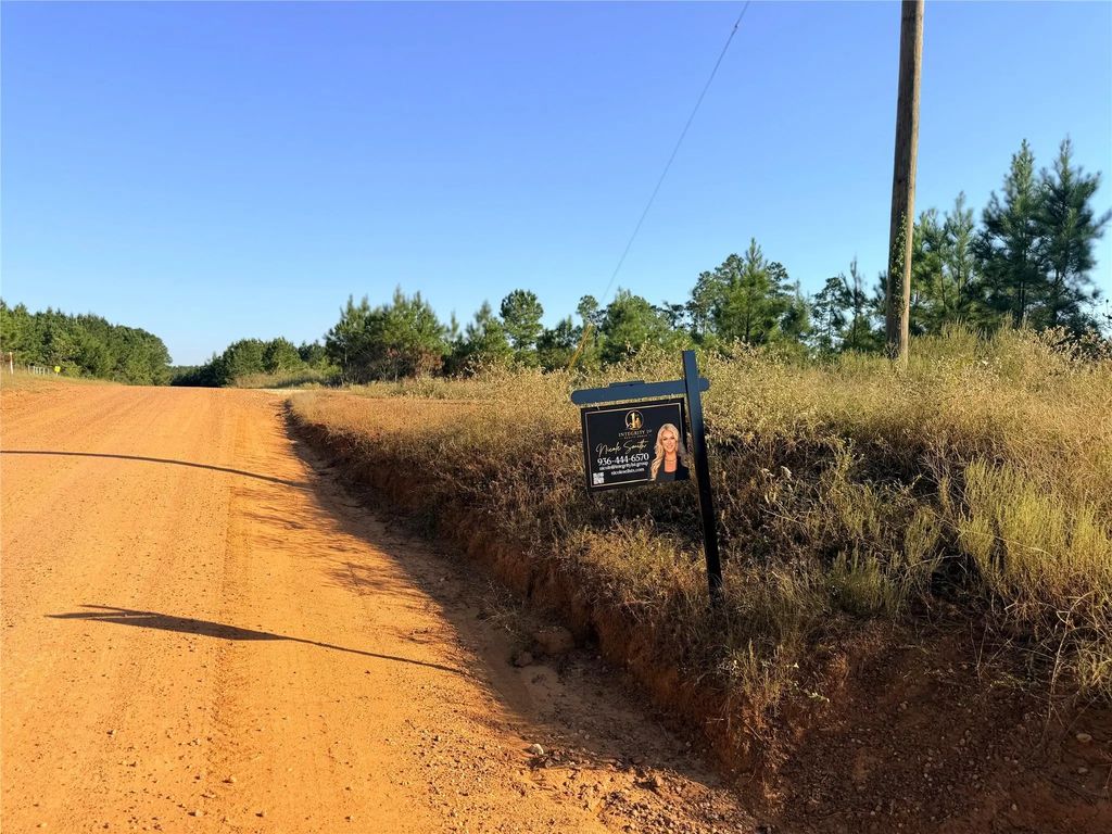 1832 E Soda Loop, Livingston