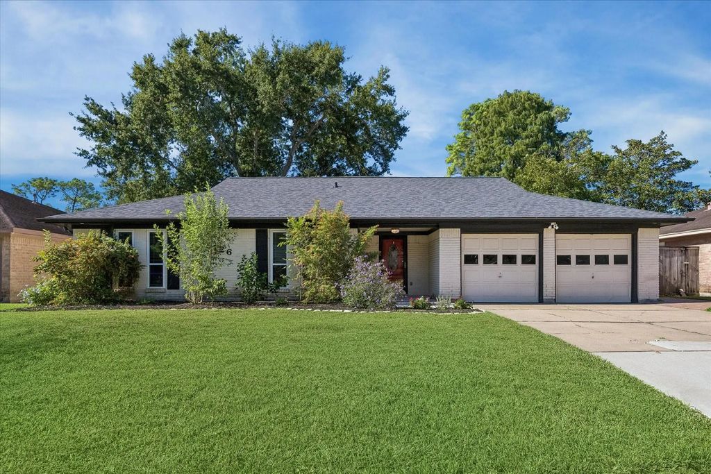 15726 Blackhawk Boulevard, Friendswood