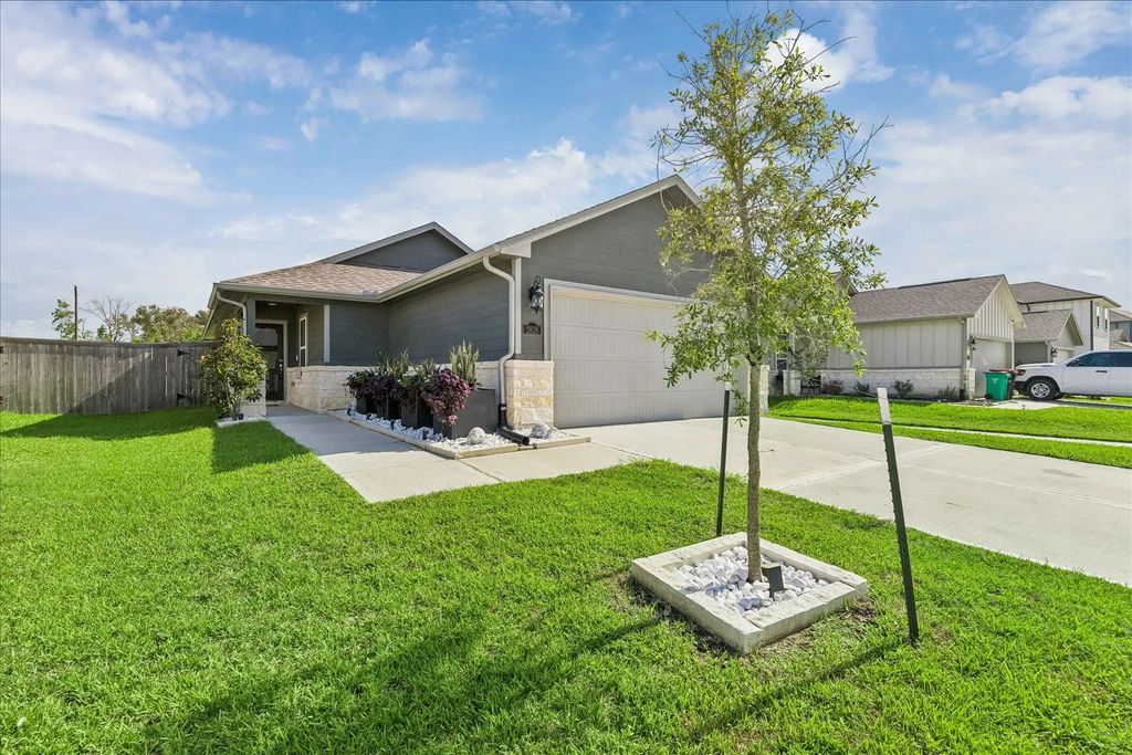 2826 Trinity Cove Drive, Crosby