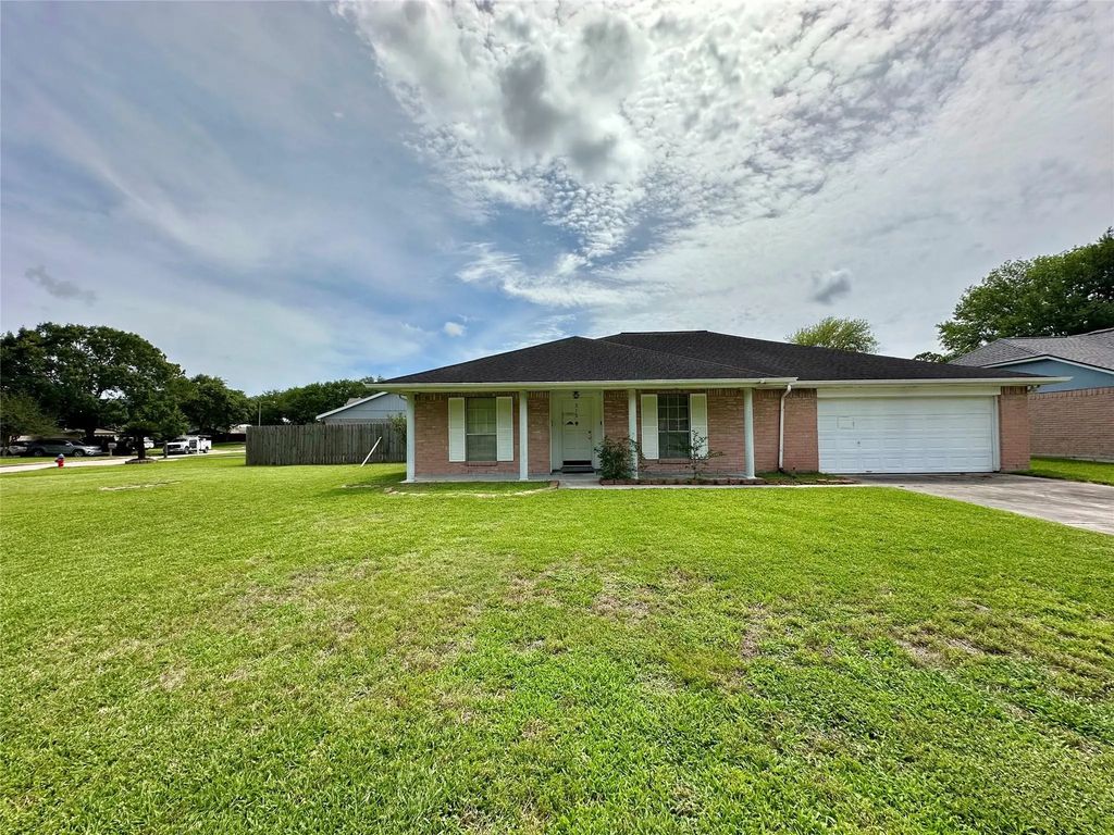 215 Old Oaks Street, League City