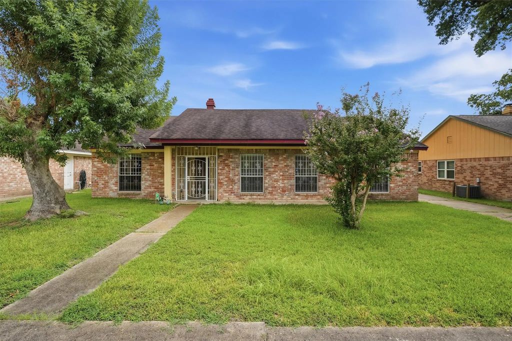 12126 Pine Knoll Dr Drive, Houston