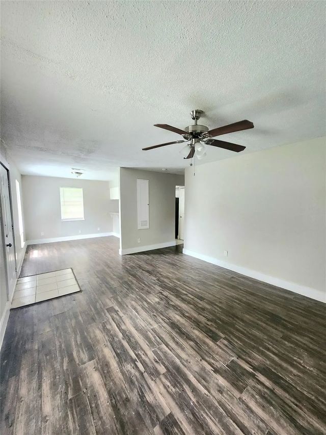 9110 Kentshire Drive A B, Houston
