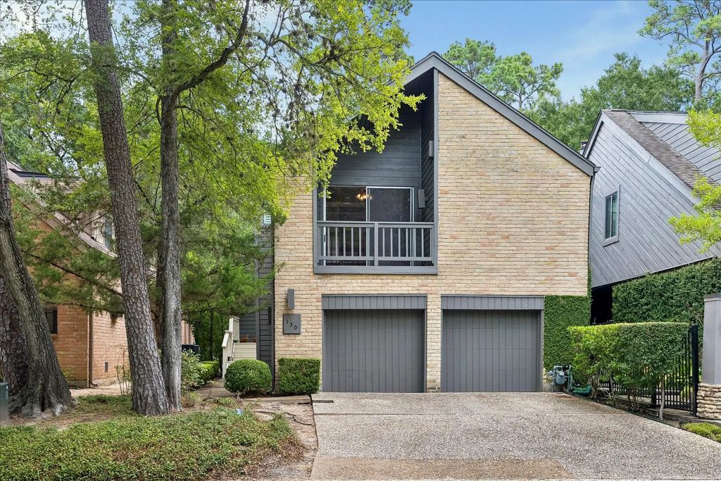 130 Sugarberry Circle, Houston