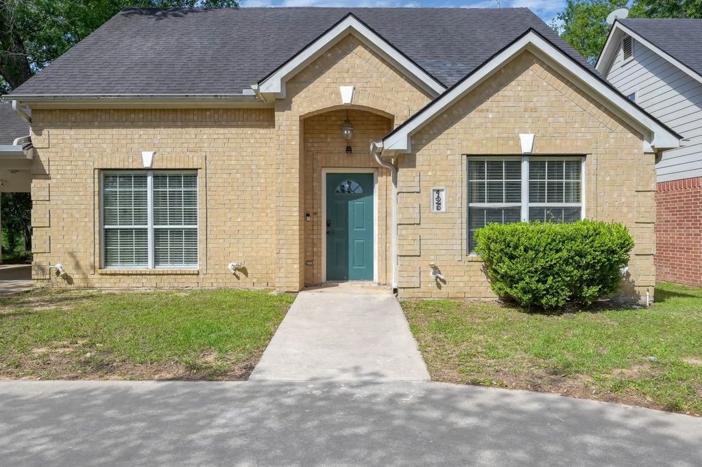 125 Pine Street, Prairie View